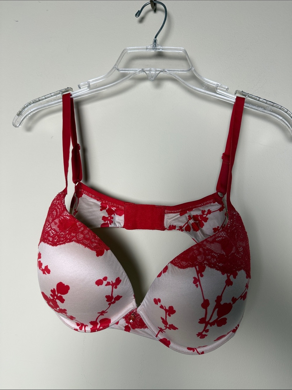 Victoria's Secret Bra 34D Red Lace Padded Underwire Adjustable Clasp Back Lined